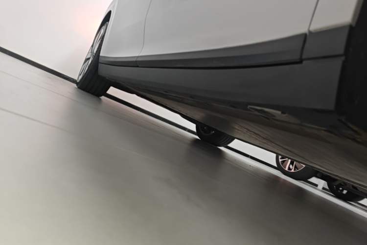 Used Li Auto i8 2025 Model Standard Version Right Side Sill