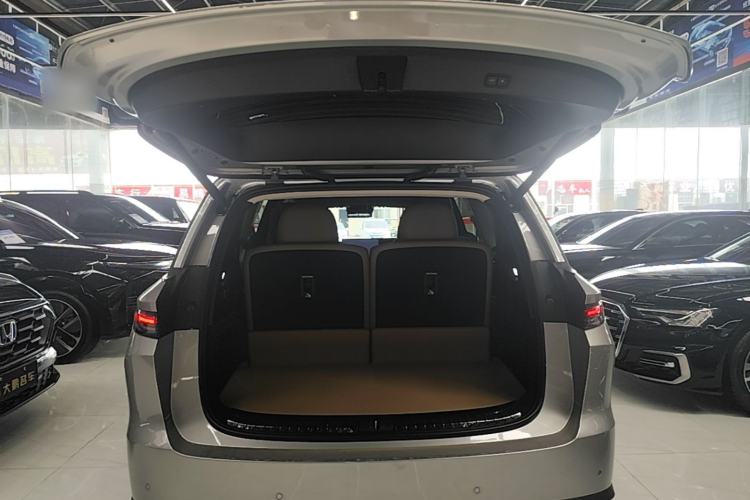 Used Li Auto i8 2025 Model Standard Version Trunk