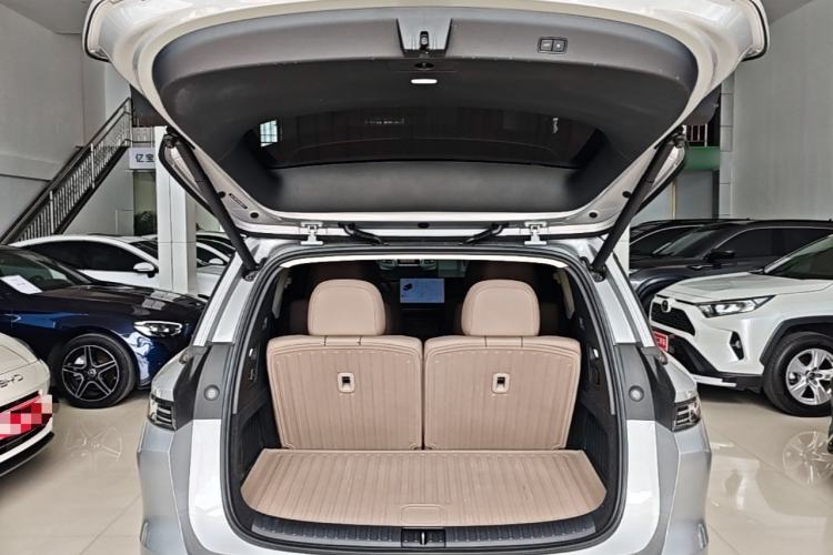 Used Li Auto i8 2025 Model Standard Version Trunk