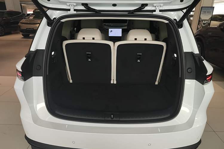 Used Li Auto i8 2025 Model Standard Version Trunk