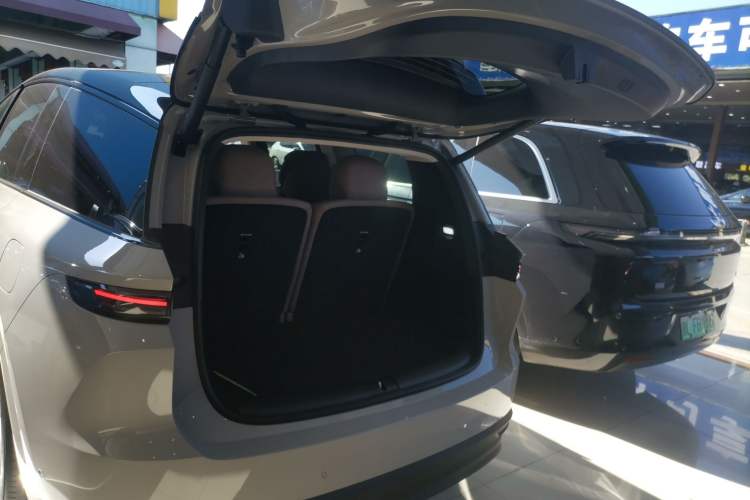 Used Li Auto i8 2025 Model Standard Version Trunk