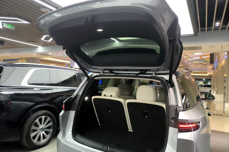 Used Li Auto i8 2025 Model Standard Version Trunk