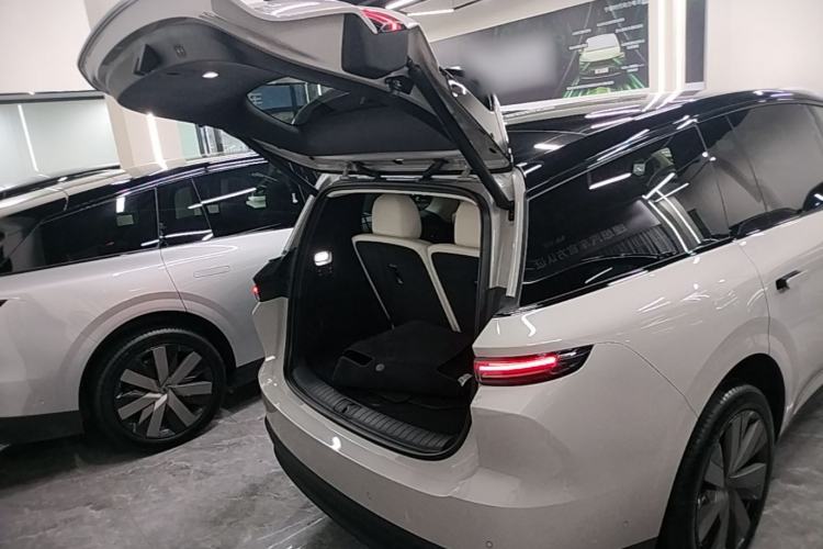 Used Li Auto i8 2025 Model Standard Version Trunk