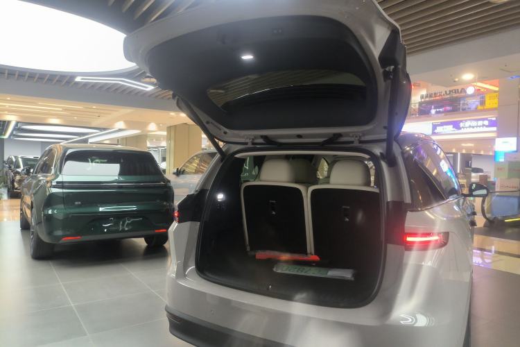 Used Li Auto i8 2025 Model Standard Version Trunk