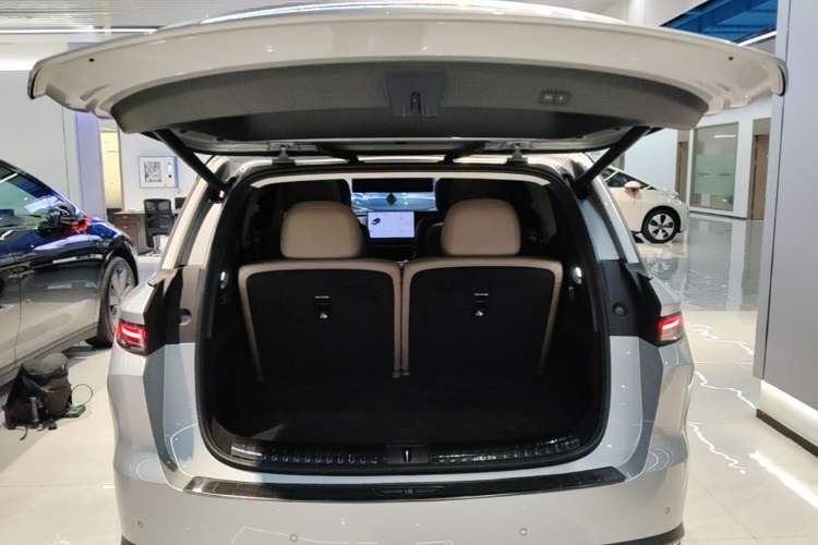 Used Li Auto i8 2025 Model Standard Version Trunk