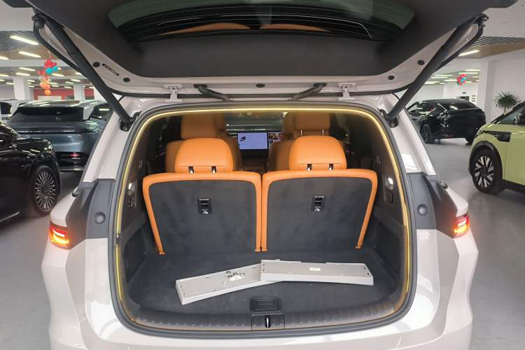 Used Li Auto i8 2025 Model Standard Version Trunk