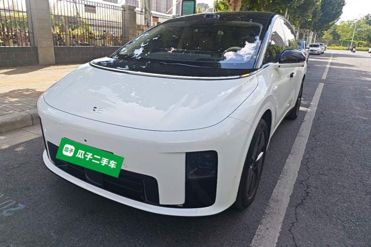 Li Auto i8 2025 Model Standard Version