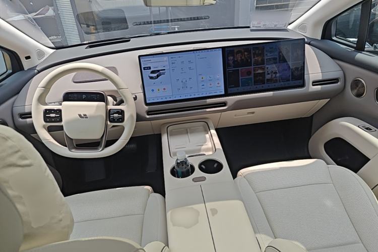 Used Li Auto i8 2025 Model Standard Version Center Console