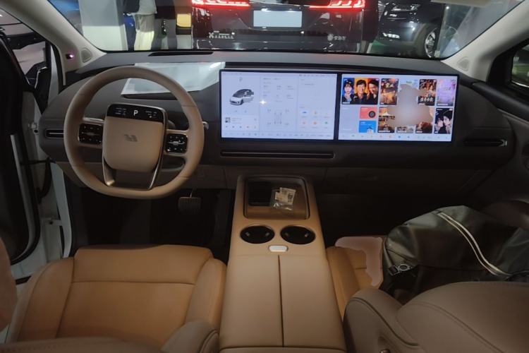 Used Li Auto i8 2025 Model Standard Version Center Console