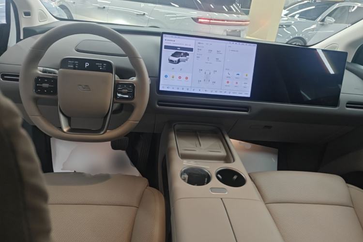 Used Li Auto i8 2025 Model Standard Version Center Console