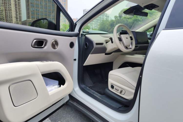 Used Li Auto i8 2025 Model Standard Version Driver Seat