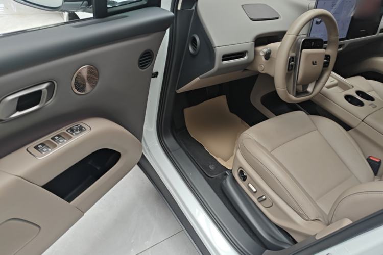 Used Li Auto i8 2025 Model Standard Version Driver Seat