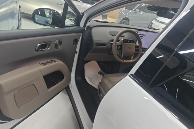Used Li Auto i8 2025 Model Standard Version Driver Seat