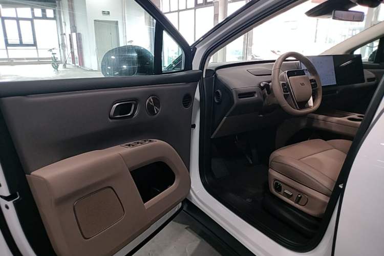 Used Li Auto i8 2025 Model Standard Version Driver Seat