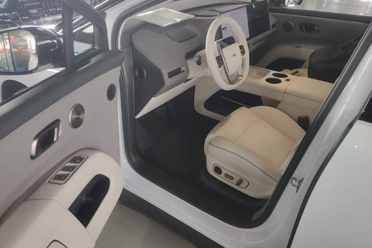 Used Li Auto i8 2025 Model Standard Version Driver Seat