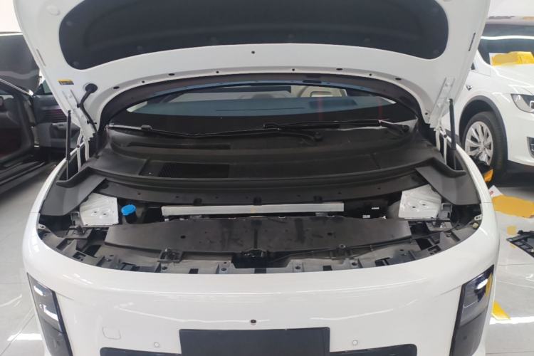 Used Li Auto i8 2025 Model Standard Version Engine Bay