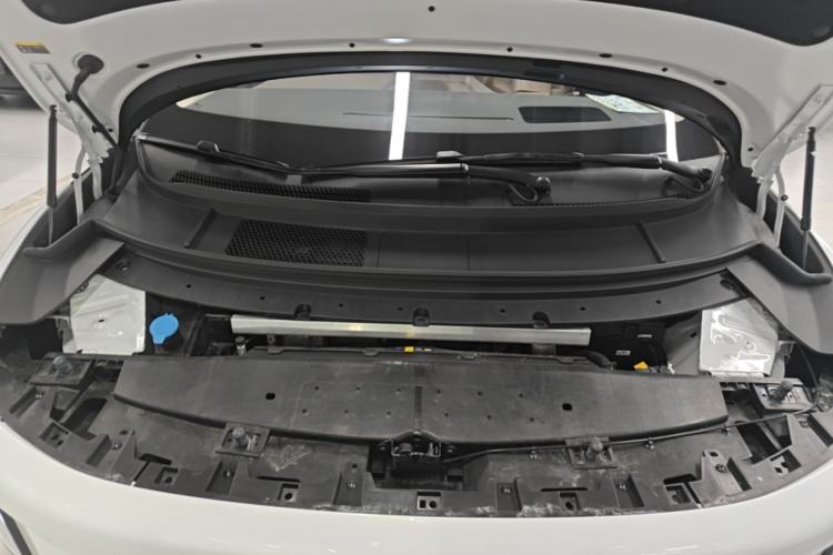 Used Li Auto i8 2025 Model Standard Version Engine Bay