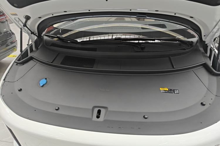 Used Li Auto i8 2025 Model Standard Version Engine Bay