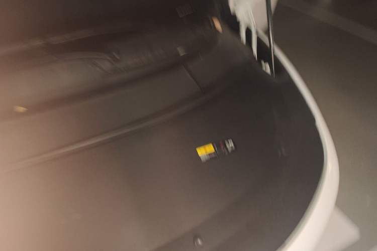 Used Li Auto i8 2025 Model Standard Version Engine Bay Left