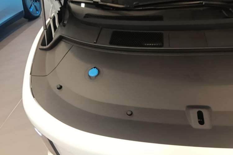 Used Li Auto i8 2025 Model Standard Version Engine Bay Right