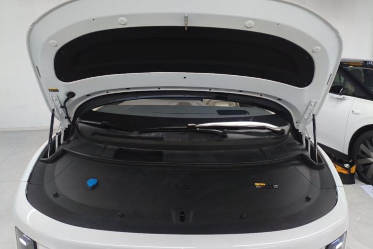 Used Li Auto i8 2025 Model Standard Version Engine Bay