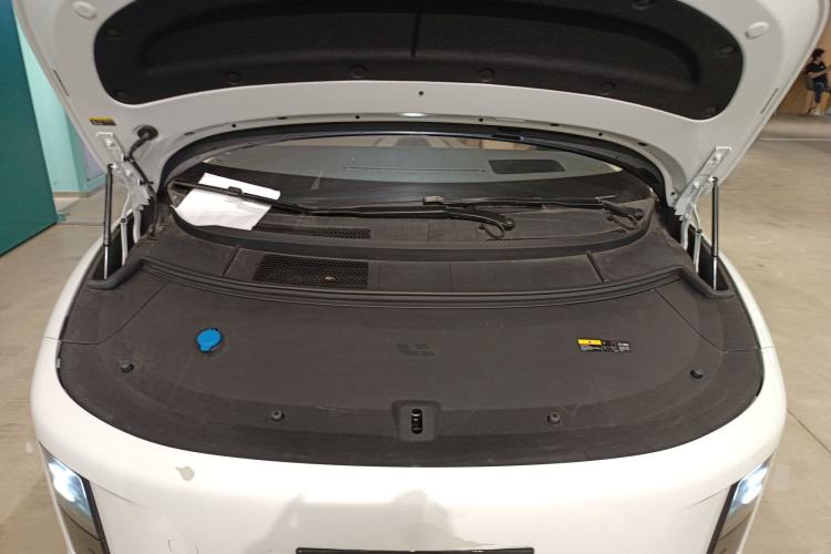 Used Li Auto i8 2025 Model Standard Version Engine Bay