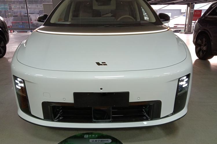 Used Li Auto i8 2025 Model Standard Version Exterior 1