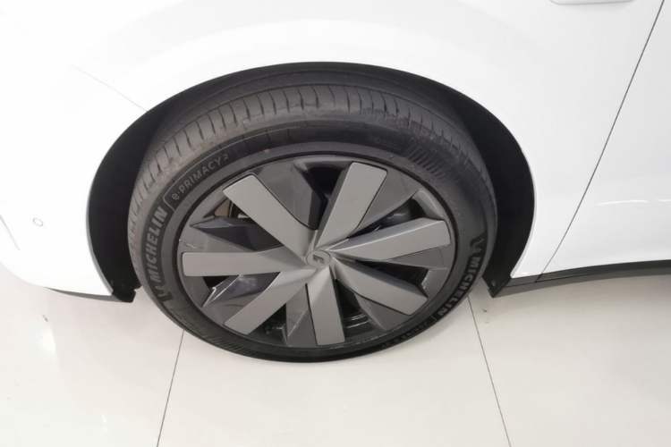 Used Li Auto i8 2025 Model Standard Version Exterior 2
