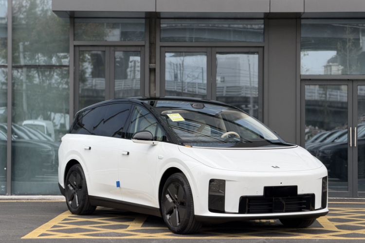 Used Li Auto i8 2025 Model Standard Version Exterior 2