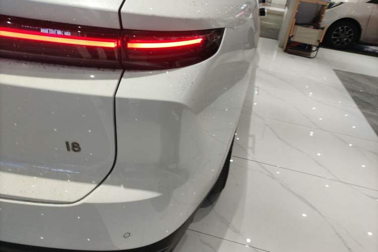 Used Li Auto i8 2025 Model Standard Version Exterior 3