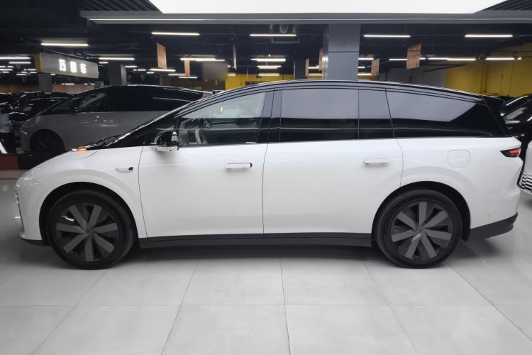 Used Li Auto i8 2025 Model Standard Version Exterior 3