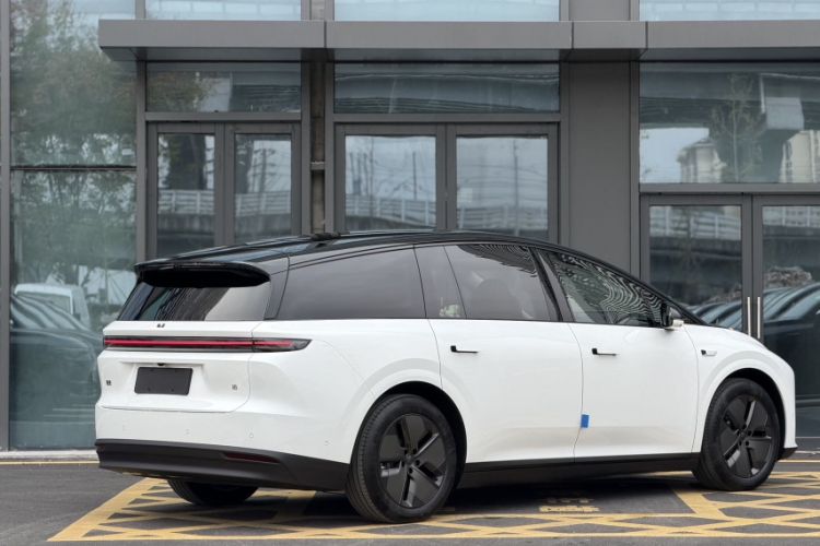 Used Li Auto i8 2025 Model Standard Version Exterior 3