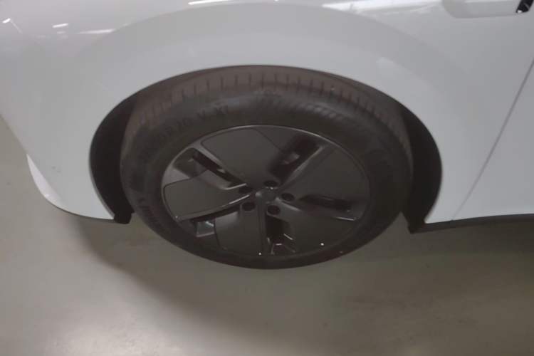 Used Li Auto i8 2025 Model Standard Version Exterior 4