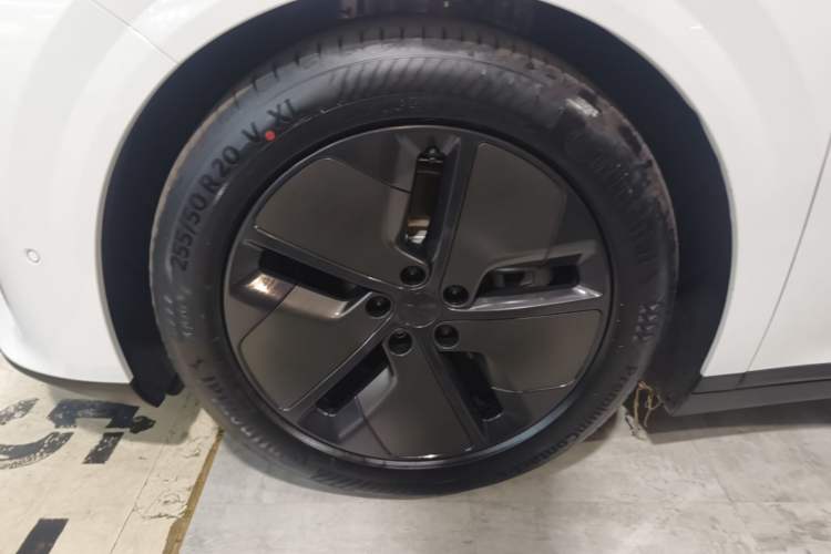 Used Li Auto i8 2025 Model Standard Version Exterior 4