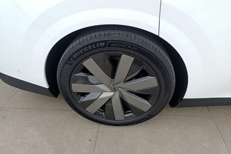 Used Li Auto i8 2025 Model Standard Version Exterior 5
