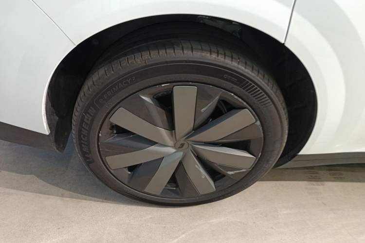 Used Li Auto i8 2025 Model Standard Version Exterior 5