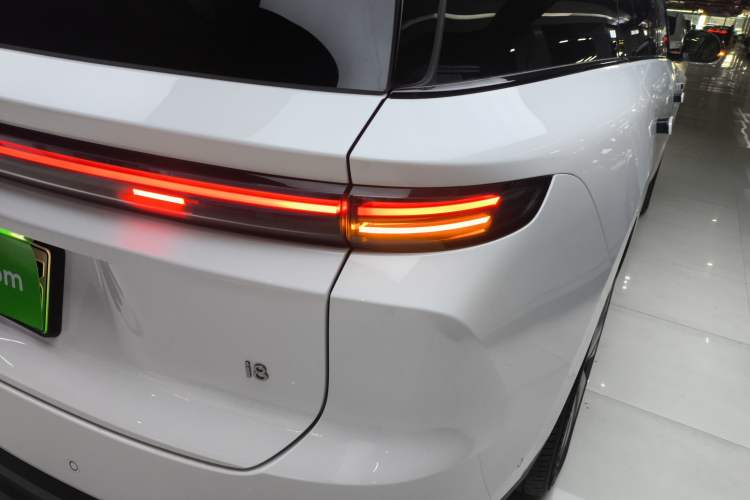 Used Li Auto i8 2025 Model Standard Version Exterior 6