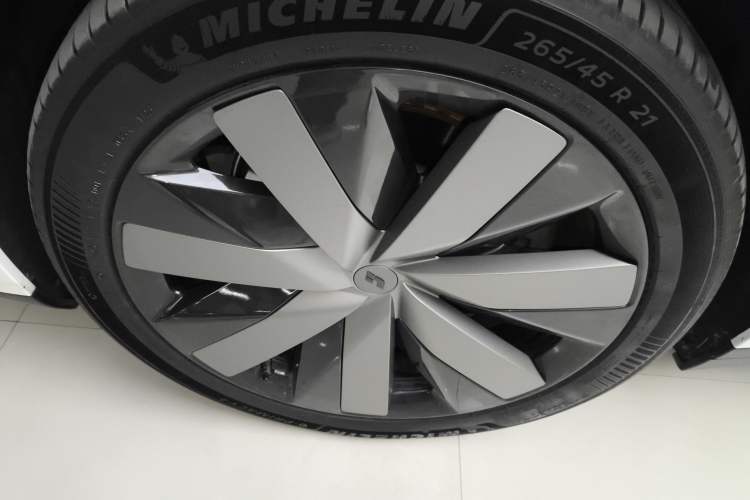 Used Li Auto i8 2025 Model Standard Version Exterior 7