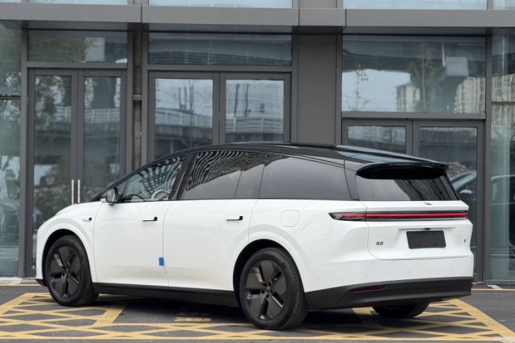Used Li Auto i8 2025 Model Standard Version Exterior 7
