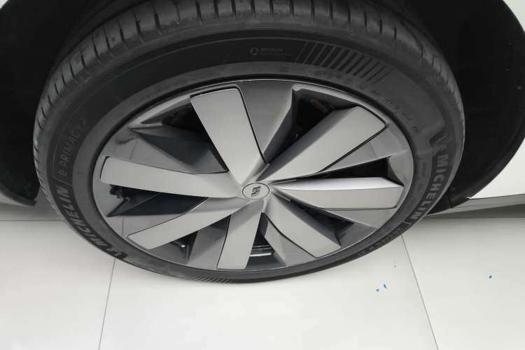 Used Li Auto i8 2025 Model Standard Version Exterior 8