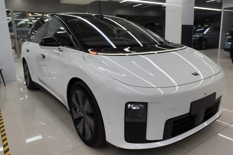 Used Li Auto i8 2025 Model Standard Version Front Right 45 Deg