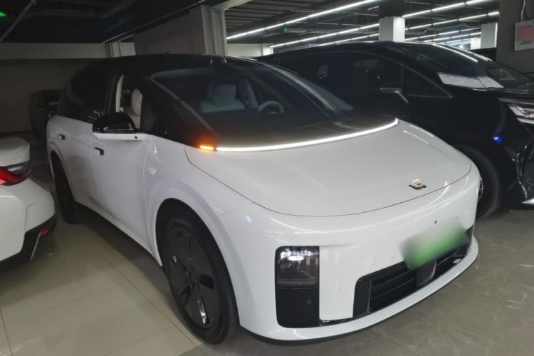 Used Li Auto i8 2025 Model Standard Version Front Right 45 Deg