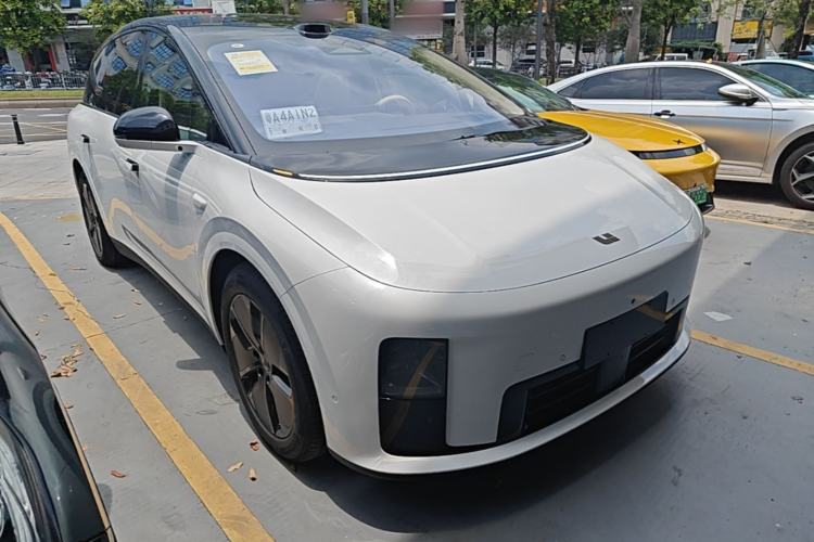 Used Li Auto i8 2025 Model Standard Version Front Right 45 Deg