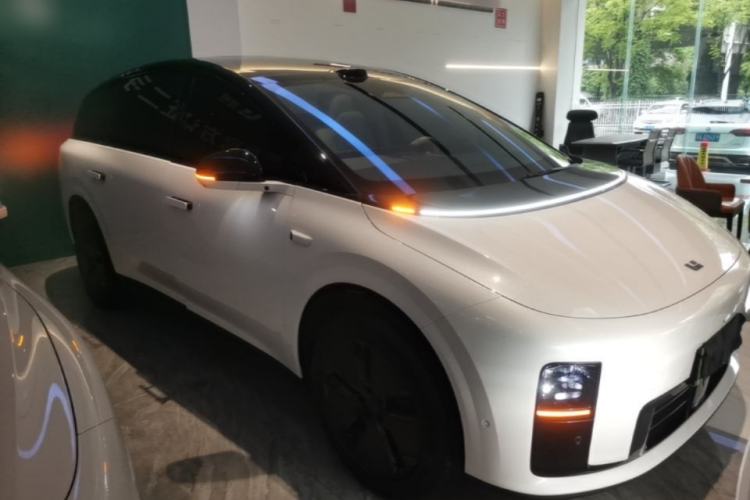 Used Li Auto i8 2025 Model Standard Version Front Right 45 Deg