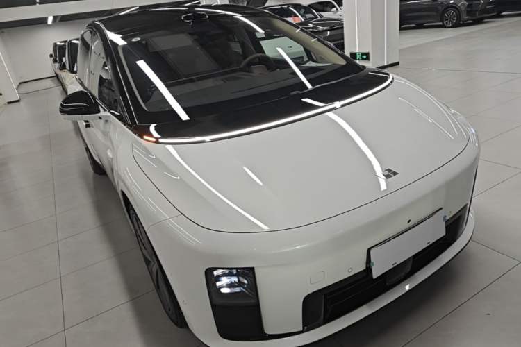Used Li Auto i8 2025 Model Standard Version Front Right 45 Deg