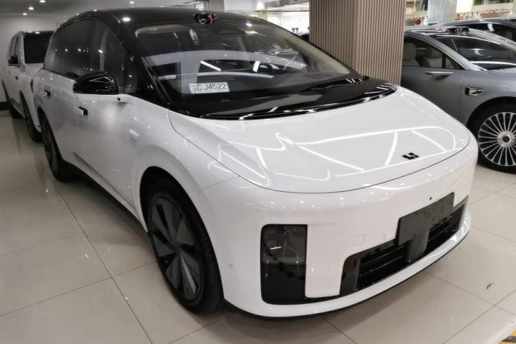 Used Li Auto i8 2025 Model Standard Version Front Right 45 Deg