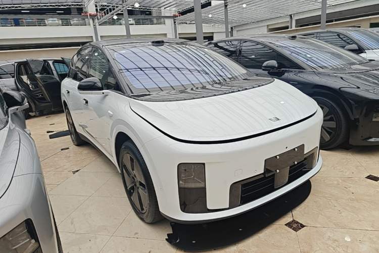 Used Li Auto i8 2025 Model Standard Version Front Right 45 Deg