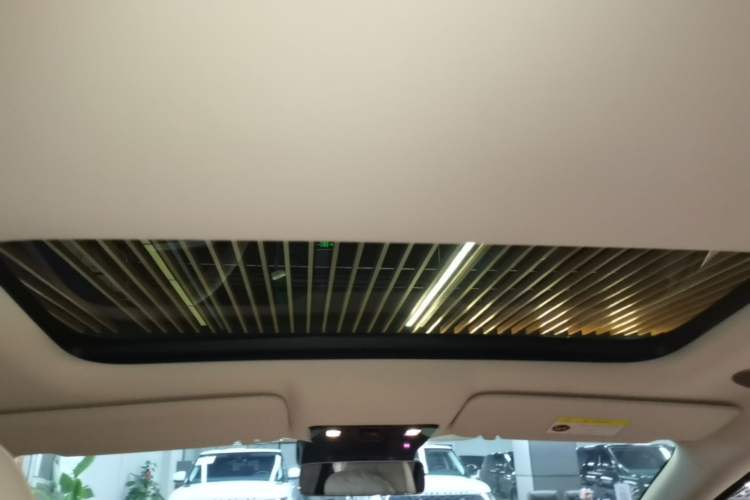 Used Li Auto i8 2025 Model Standard Version Headliner