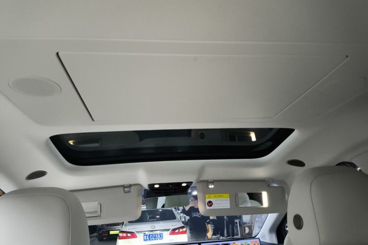 Used Li Auto i8 2025 Model Standard Version Headliner