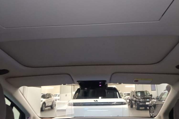 Used Li Auto i8 2025 Model Standard Version Headliner